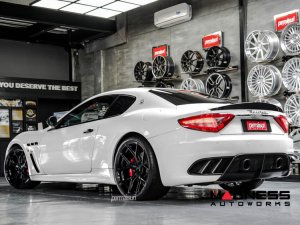Maserati GranTurismo Custom Wheels - HF-5 by Vossen - Gloss Black